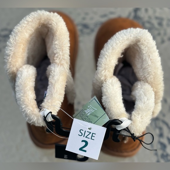 Cute Brown Fury Boots Size 2 - Picture 2 of 7